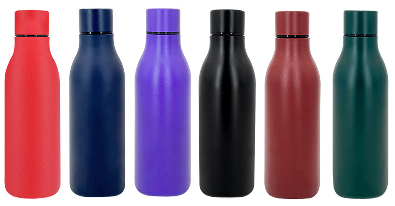 botella de auga ao baleiro con cores escuras